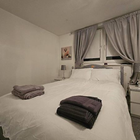 Stunning 1-Bed Apartment In ลอนดอน ภายนอก รูปภาพ