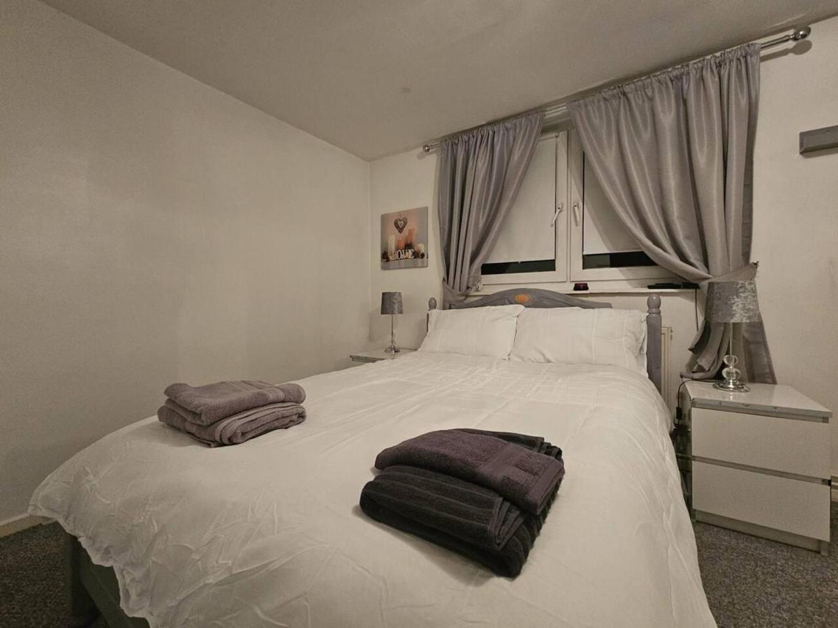 Stunning 1-Bed Apartment In ลอนดอน ภายนอก รูปภาพ