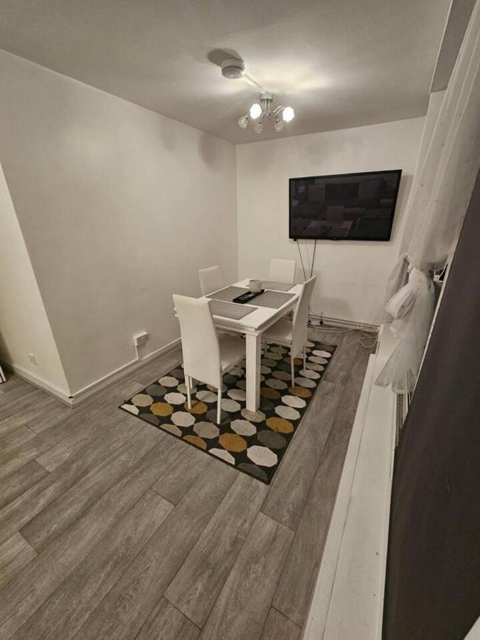 Stunning 1-Bed Apartment In ลอนดอน ภายนอก รูปภาพ