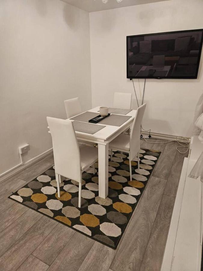 Stunning 1-Bed Apartment In ลอนดอน ภายนอก รูปภาพ