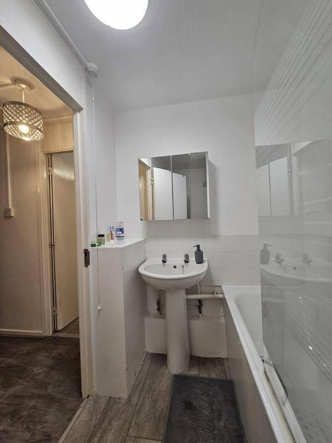 Stunning 1-Bed Apartment In ลอนดอน ภายนอก รูปภาพ